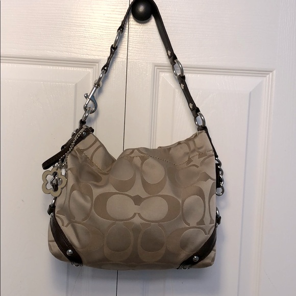 Handbags - 2 Hr SALE Coach Carly Signature Hobo Bag